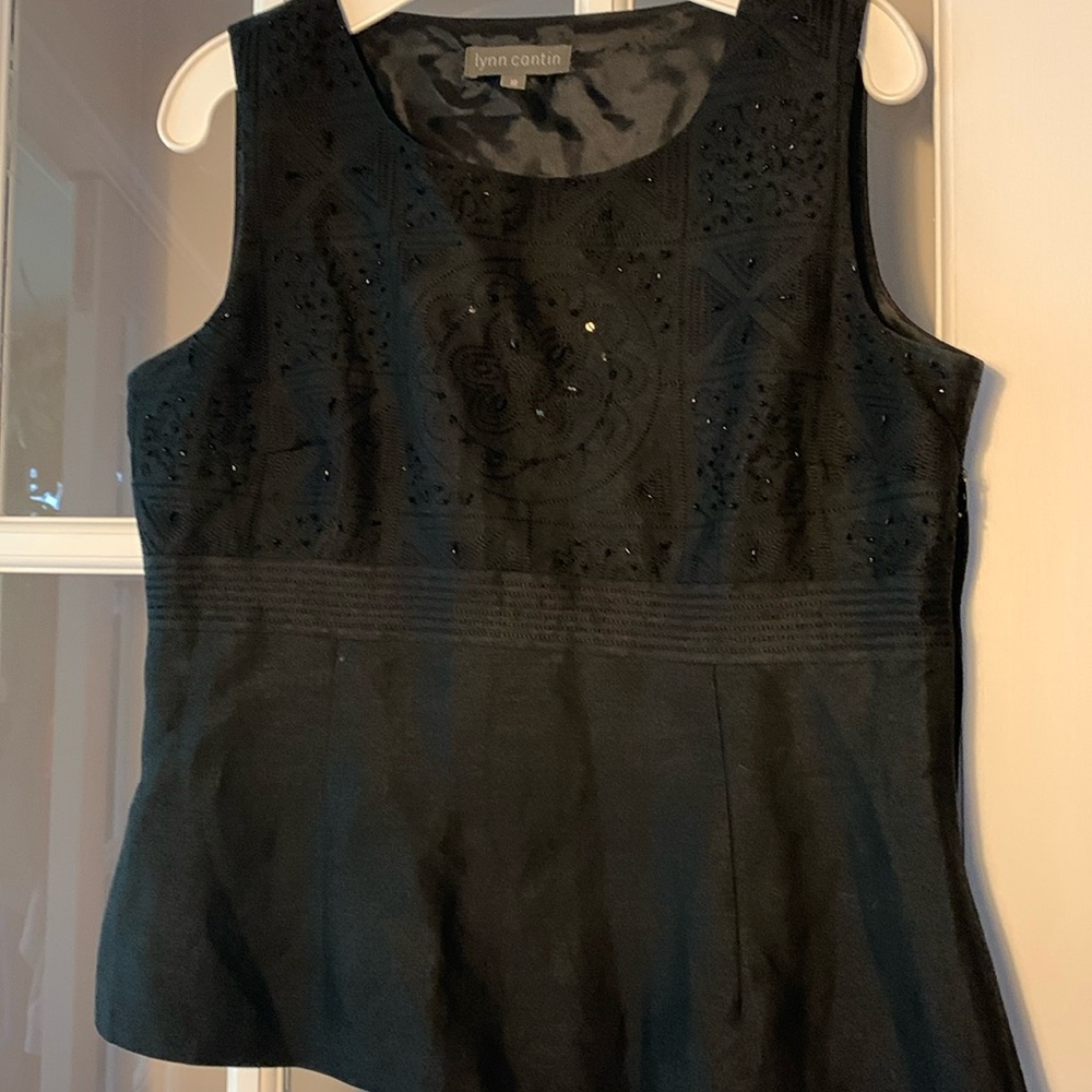 Elegant Lynn Cantin (size10) suit - sleeveless embroidered top & cropped pants.